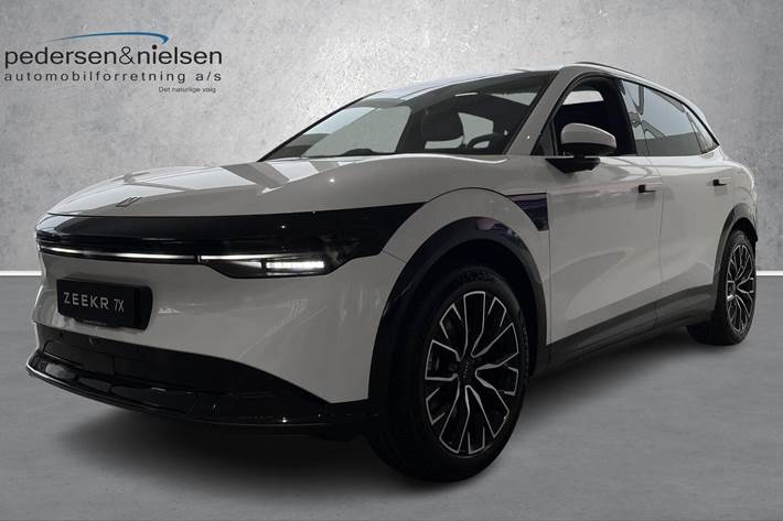 Hvid Zeekr 7X fra 2025 set udefra