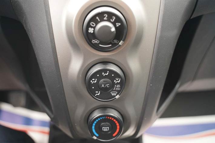 Sølv Toyota Yaris fra 2010