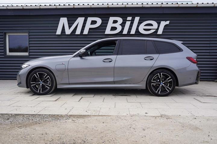 Grå BMW 320e fra 2024