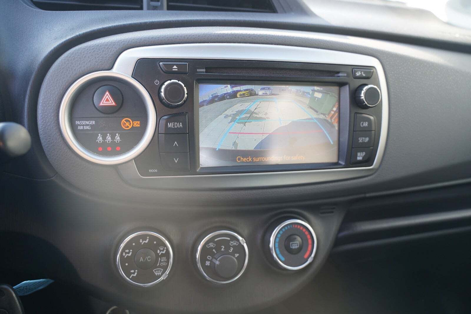 Rød Toyota Yaris fra 2012