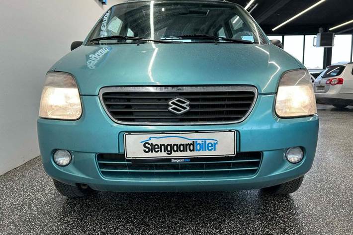 Blå Suzuki Wagon R+ fra 2001