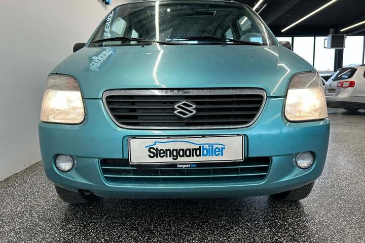 Blå Suzuki Wagon R+ fra 2001