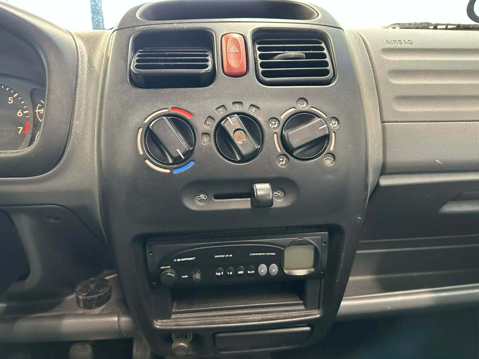 Blå Suzuki Wagon R+ fra 2001