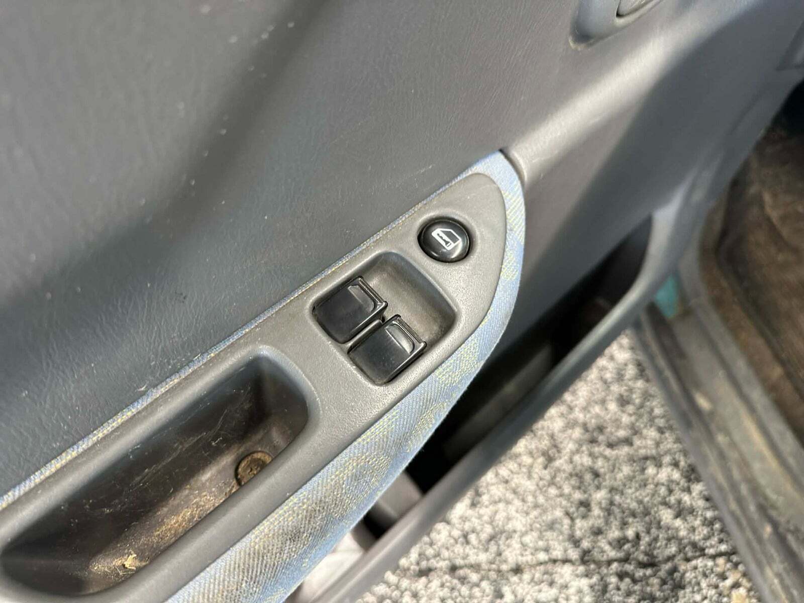 Blå Suzuki Wagon R+ fra 2001