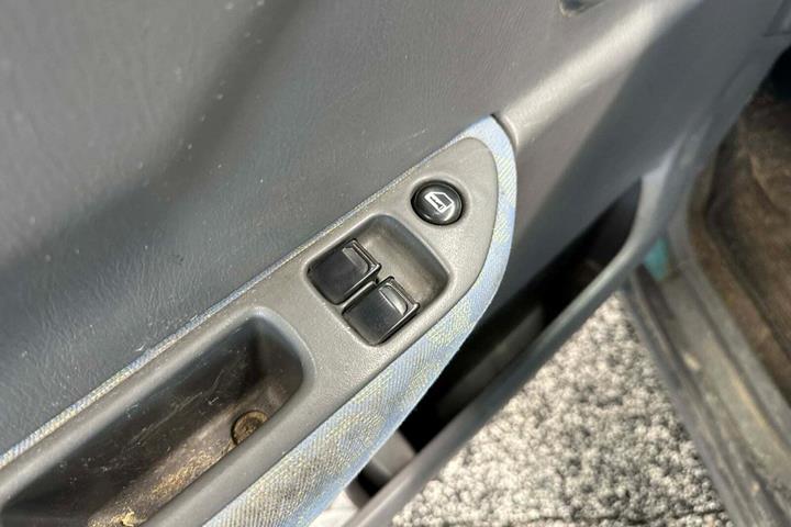 Blå Suzuki Wagon R+ fra 2001