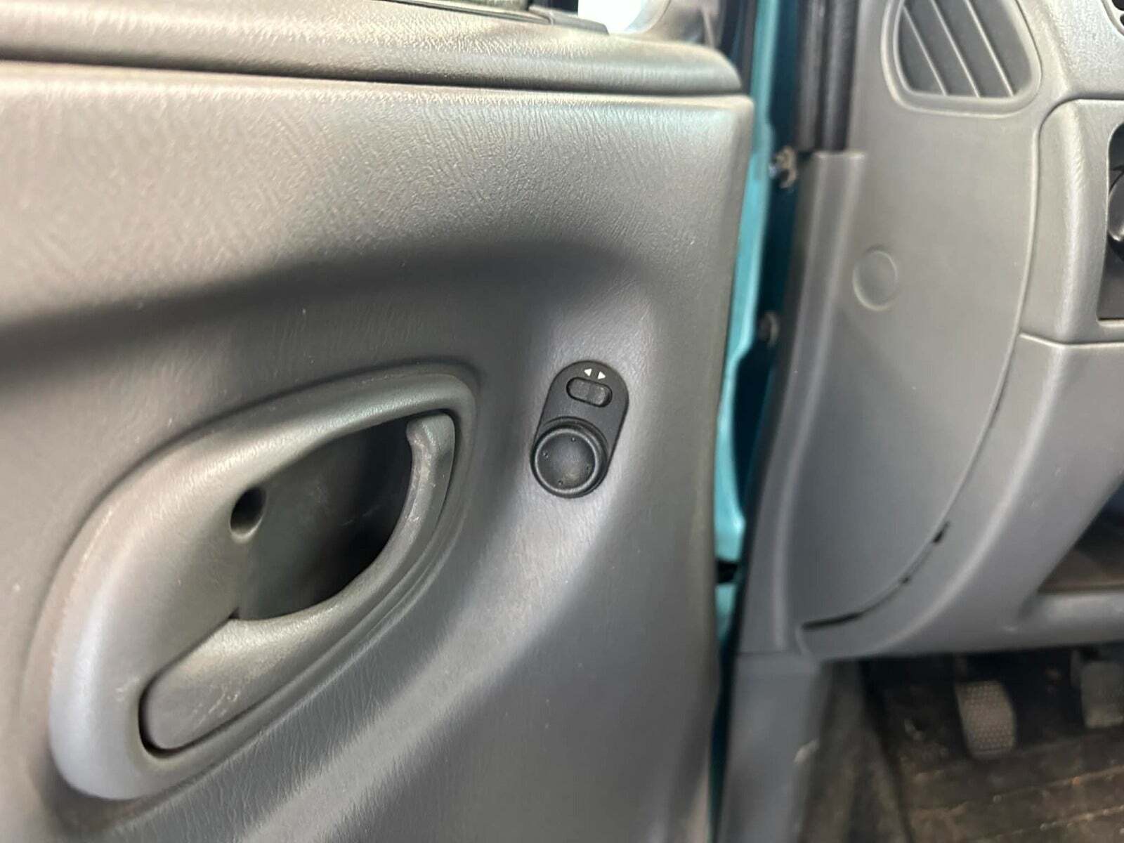 Blå Suzuki Wagon R+ fra 2001