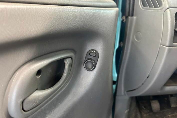 Blå Suzuki Wagon R+ fra 2001