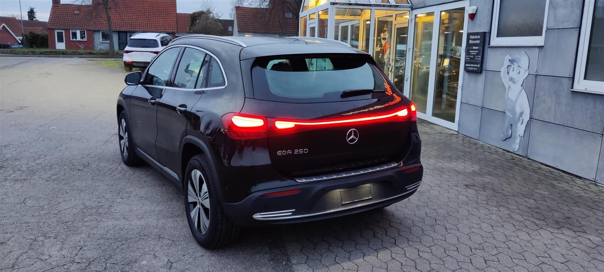 Sort Mercedes EQA 250 fra 2024
