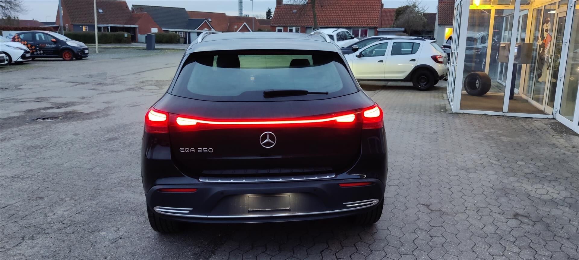 Sort Mercedes EQA 250 fra 2024