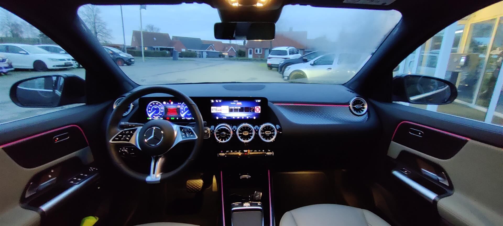 Sort Mercedes EQA 250 fra 2024