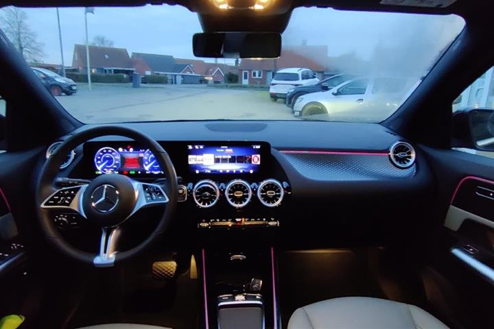Sort Mercedes EQA 250 fra 2024