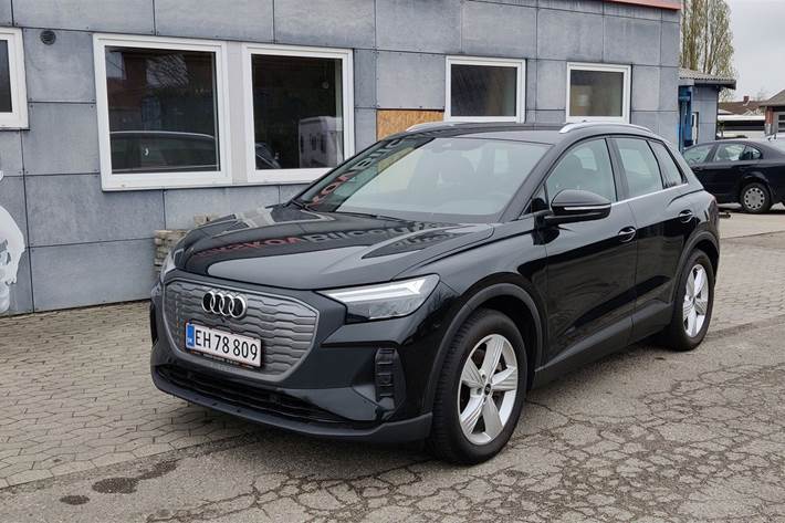 Sort Audi Q4 fra 2022 set udefra