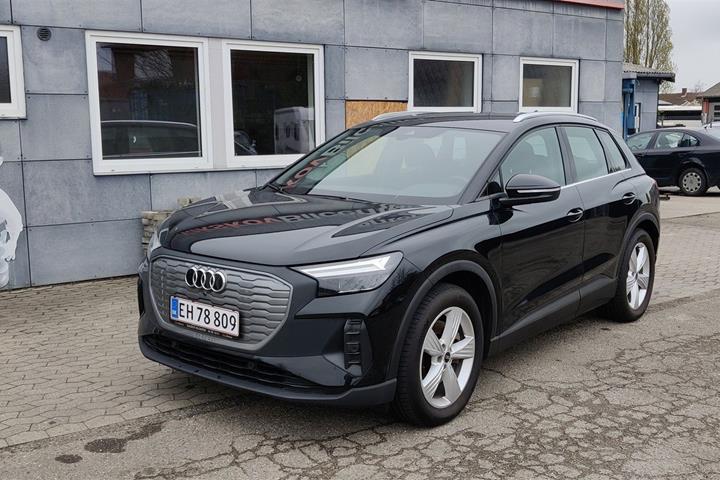 Sort Audi Q4 fra 2022 set udefra