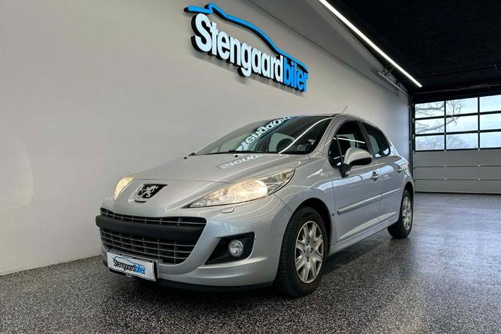 Sølv Peugeot 207 fra 2011