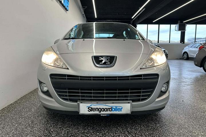 Sølv Peugeot 207 fra 2011