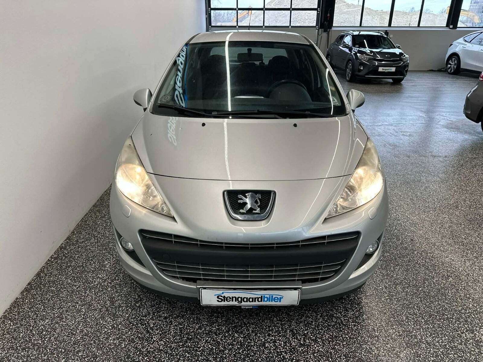 Sølv Peugeot 207 fra 2011