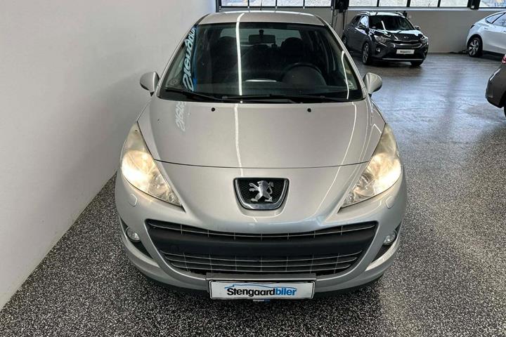 Sølv Peugeot 207 fra 2011