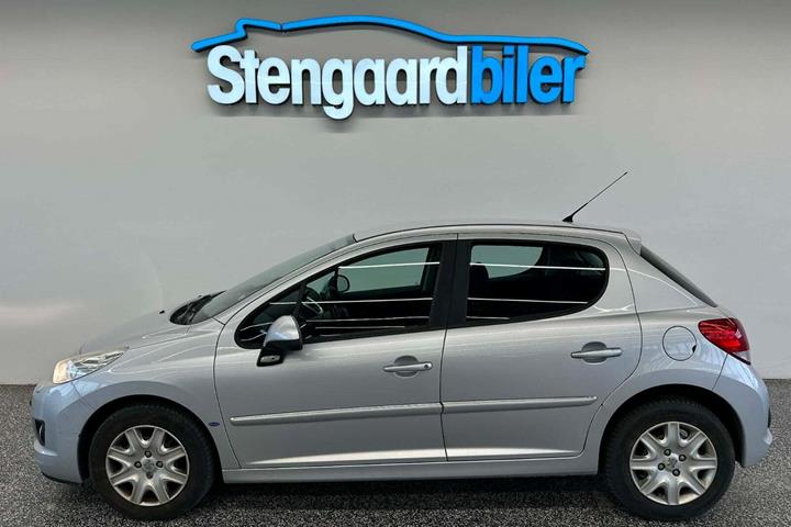 Sølv Peugeot 207 fra 2011