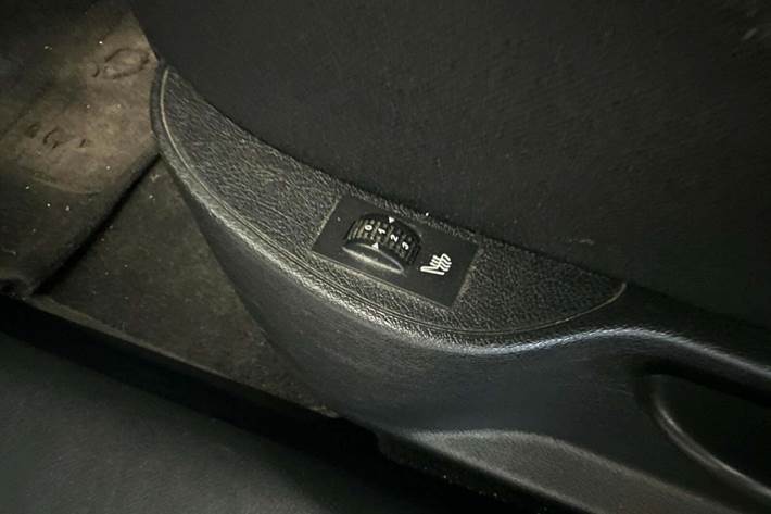 Sølv Peugeot 207 fra 2011