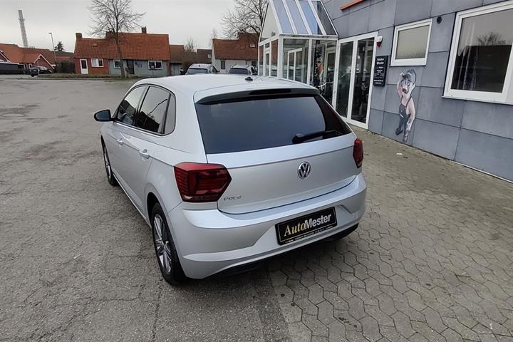 Sølv VW Polo fra 2018