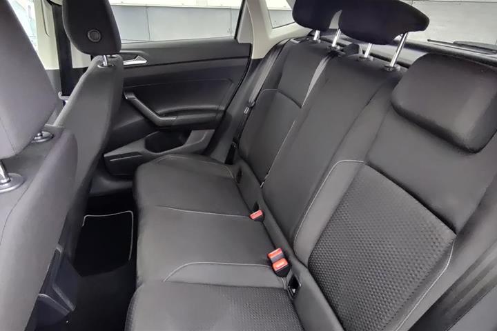 Sølv VW Polo fra 2018