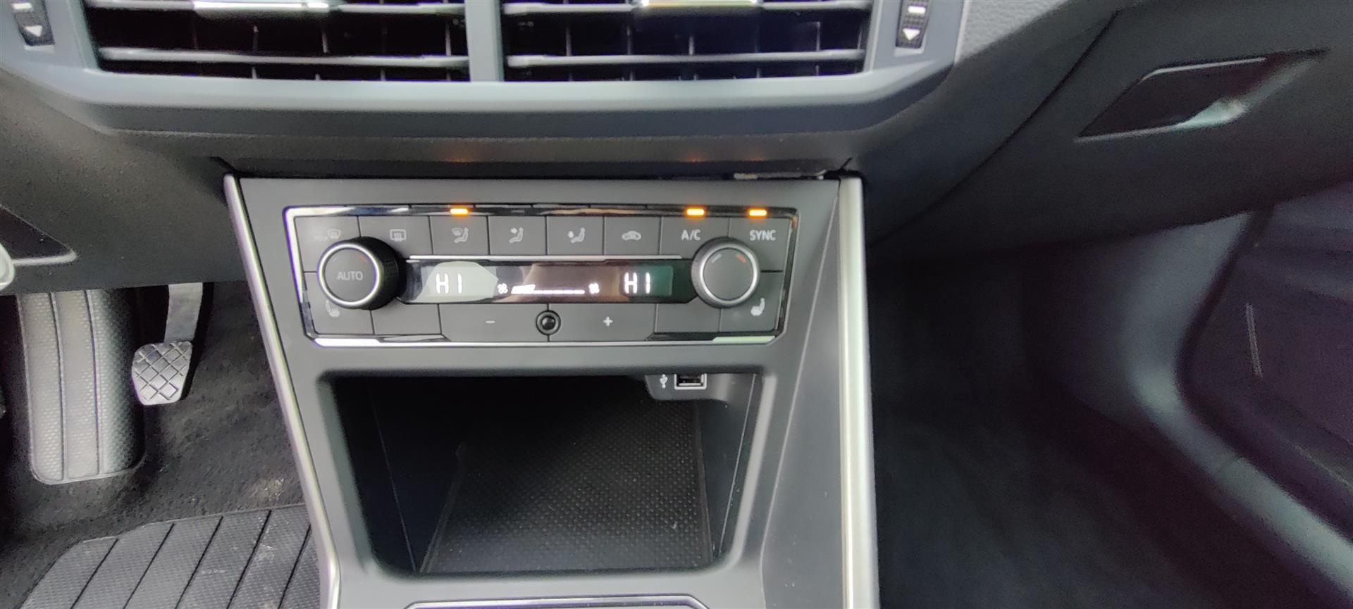 Sølv VW Polo fra 2018