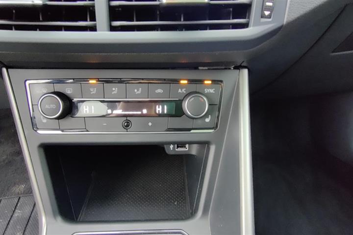 Sølv VW Polo fra 2018