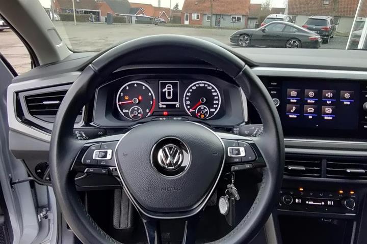 Sølv VW Polo fra 2018