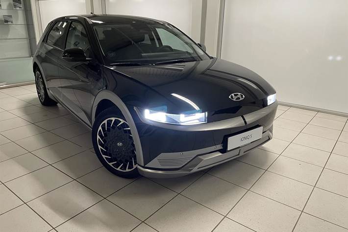 Sort Hyundai Ioniq 5 fra 2024 set udefra