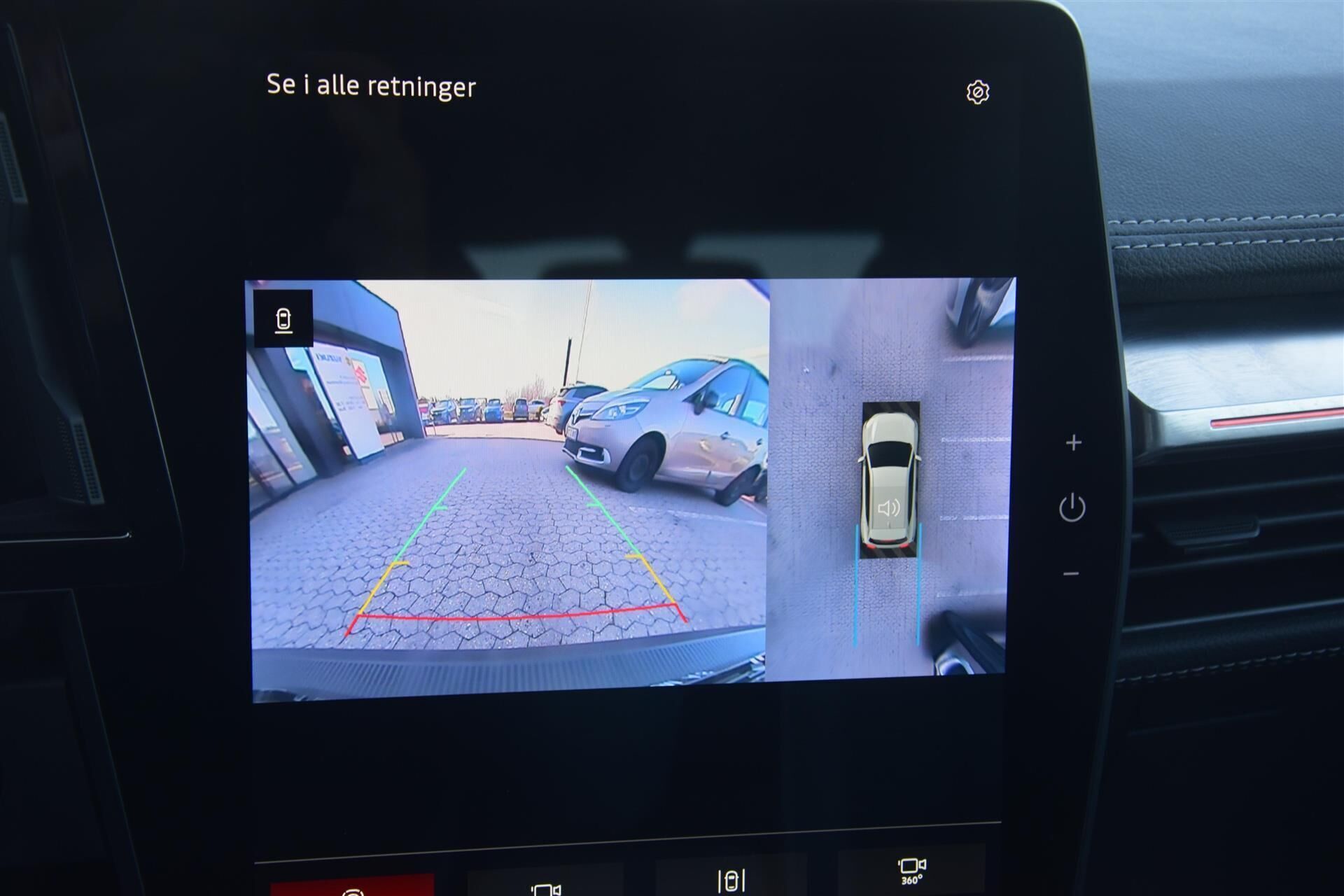 Hvid Renault Scénic fra 2024