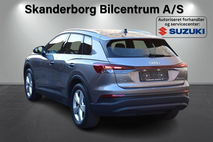 Grå Audi Q4 fra 2022