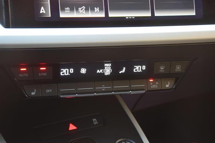 Grå Audi Q4 fra 2022