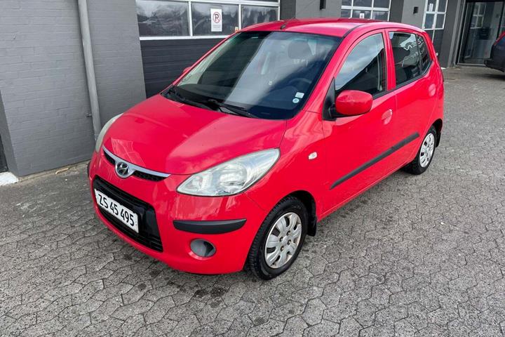 Rød Hyundai i10 fra 2009 set udefra