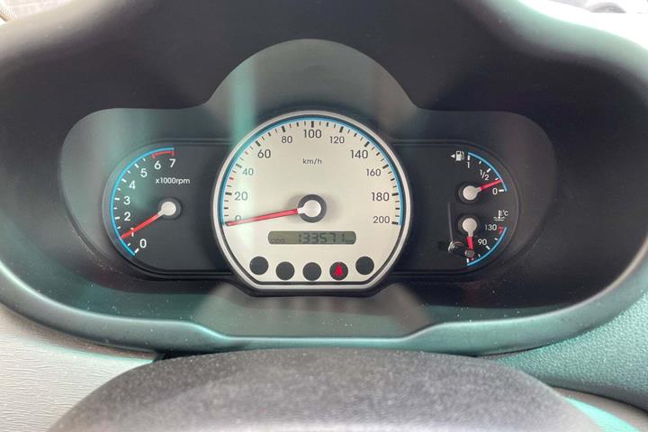 Rød Hyundai i10 fra 2009