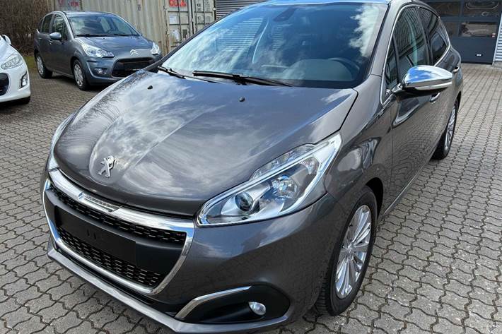 Grå Peugeot 208 fra 2018