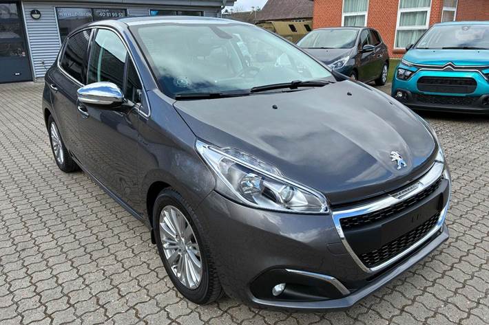 Grå Peugeot 208 fra 2018