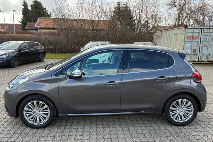 Grå Peugeot 208 fra 2018