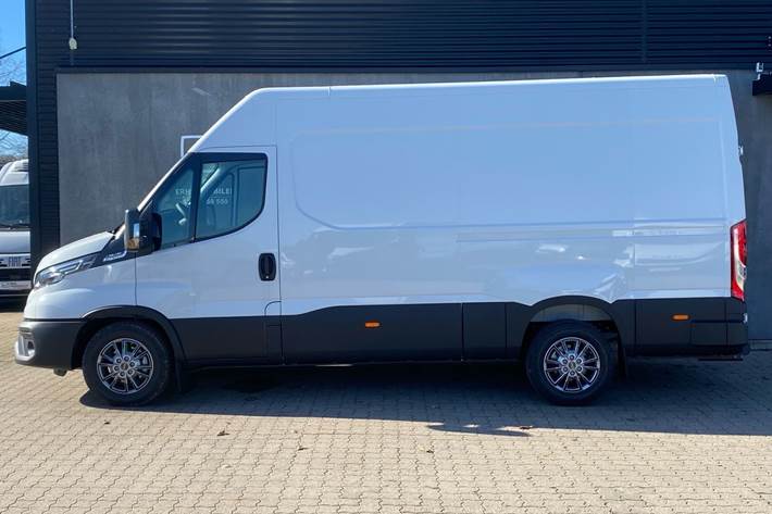 Hvid Iveco Daily fra 2026