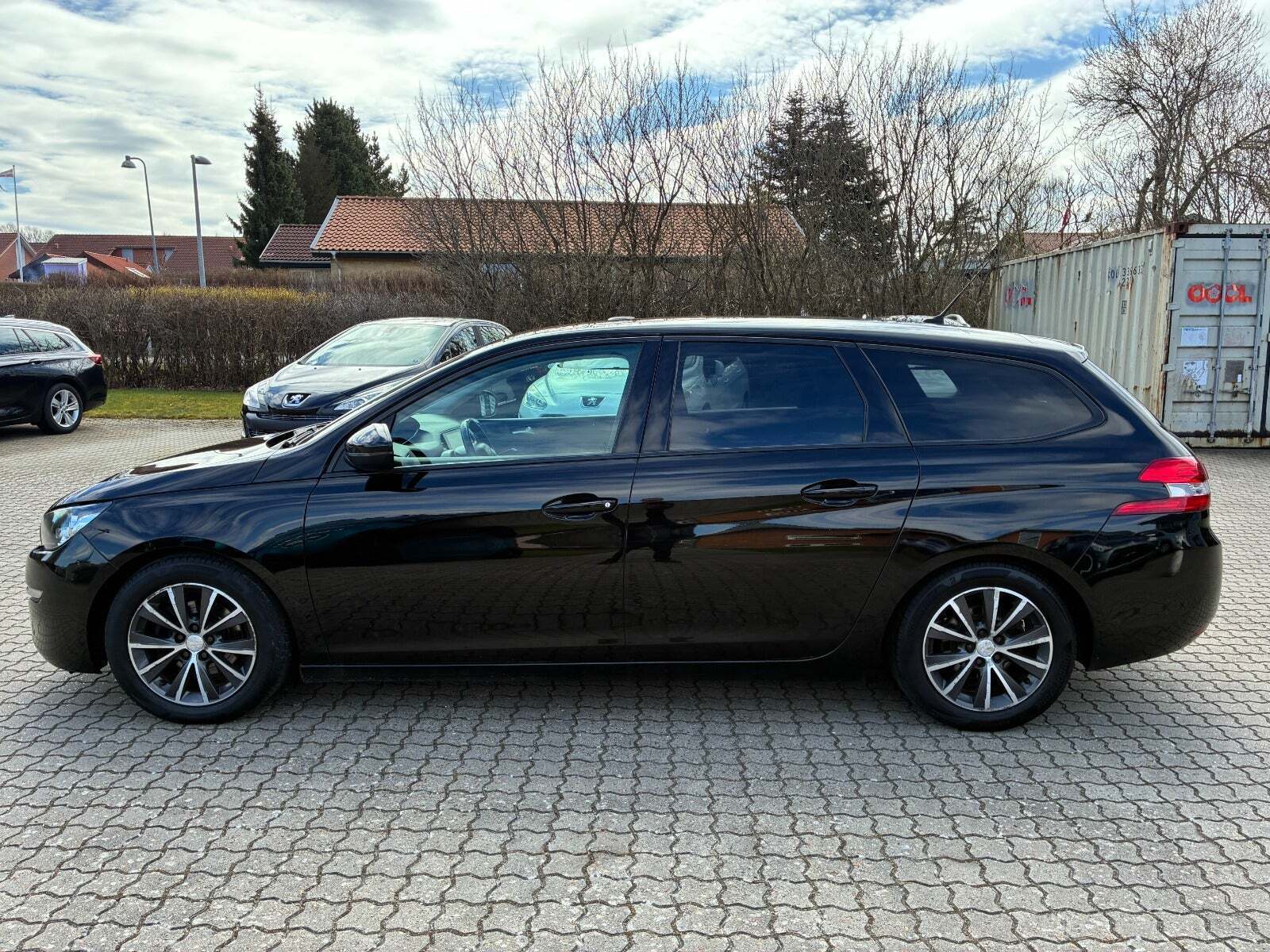 Sort Peugeot 308 fra 2016