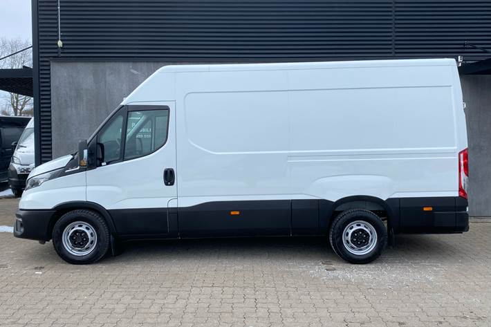 Hvid Iveco Daily fra 2025