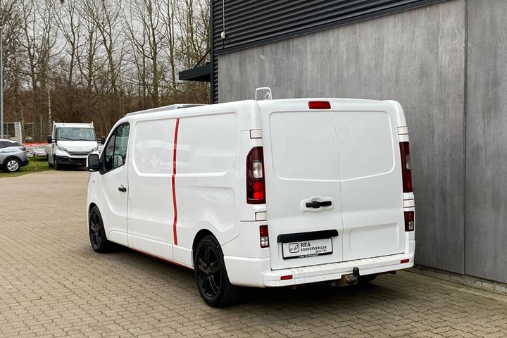 Hvid Opel Vivaro fra 2015