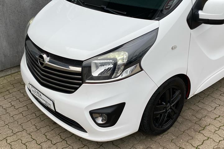 Hvid Opel Vivaro fra 2015