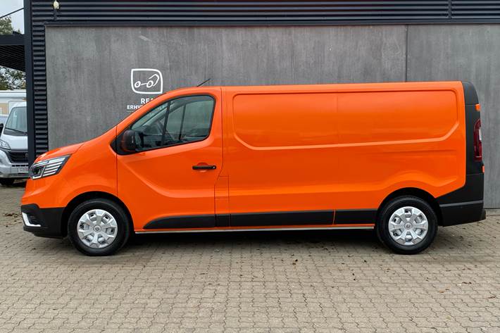 Hvid Renault Trafic fra 2023