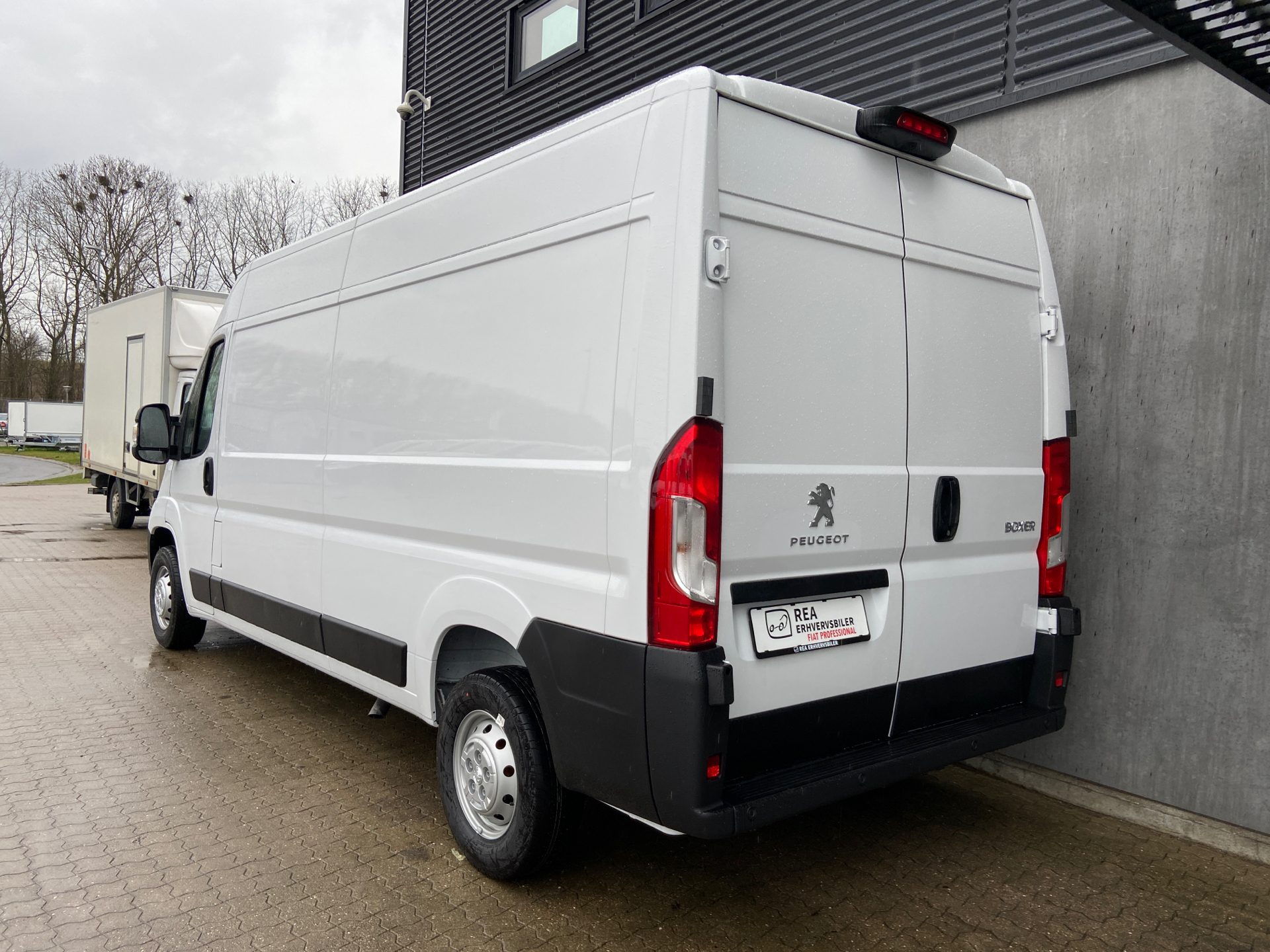 Hvid Peugeot Boxer fra 2024