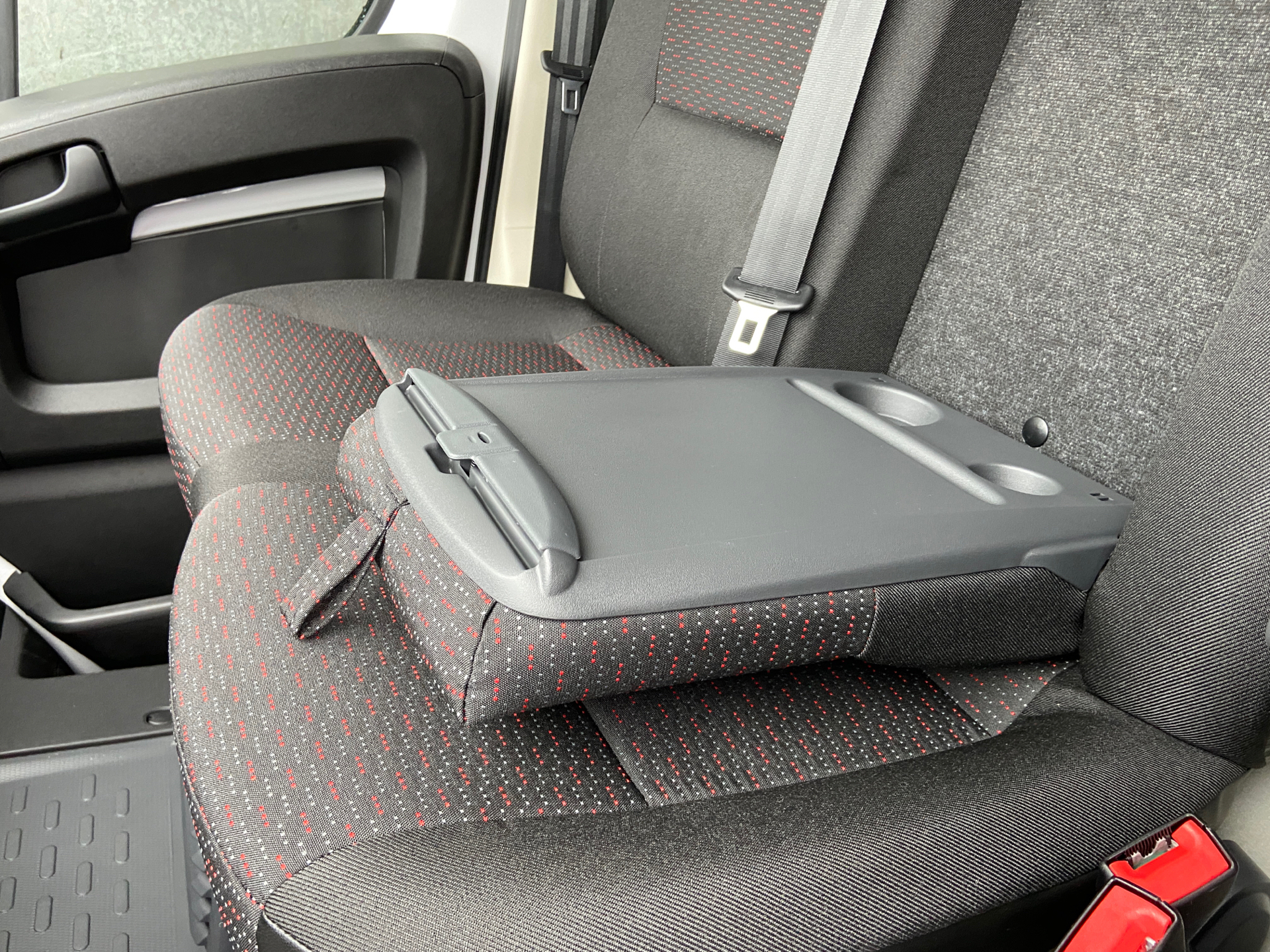Hvid Peugeot Boxer fra 2024