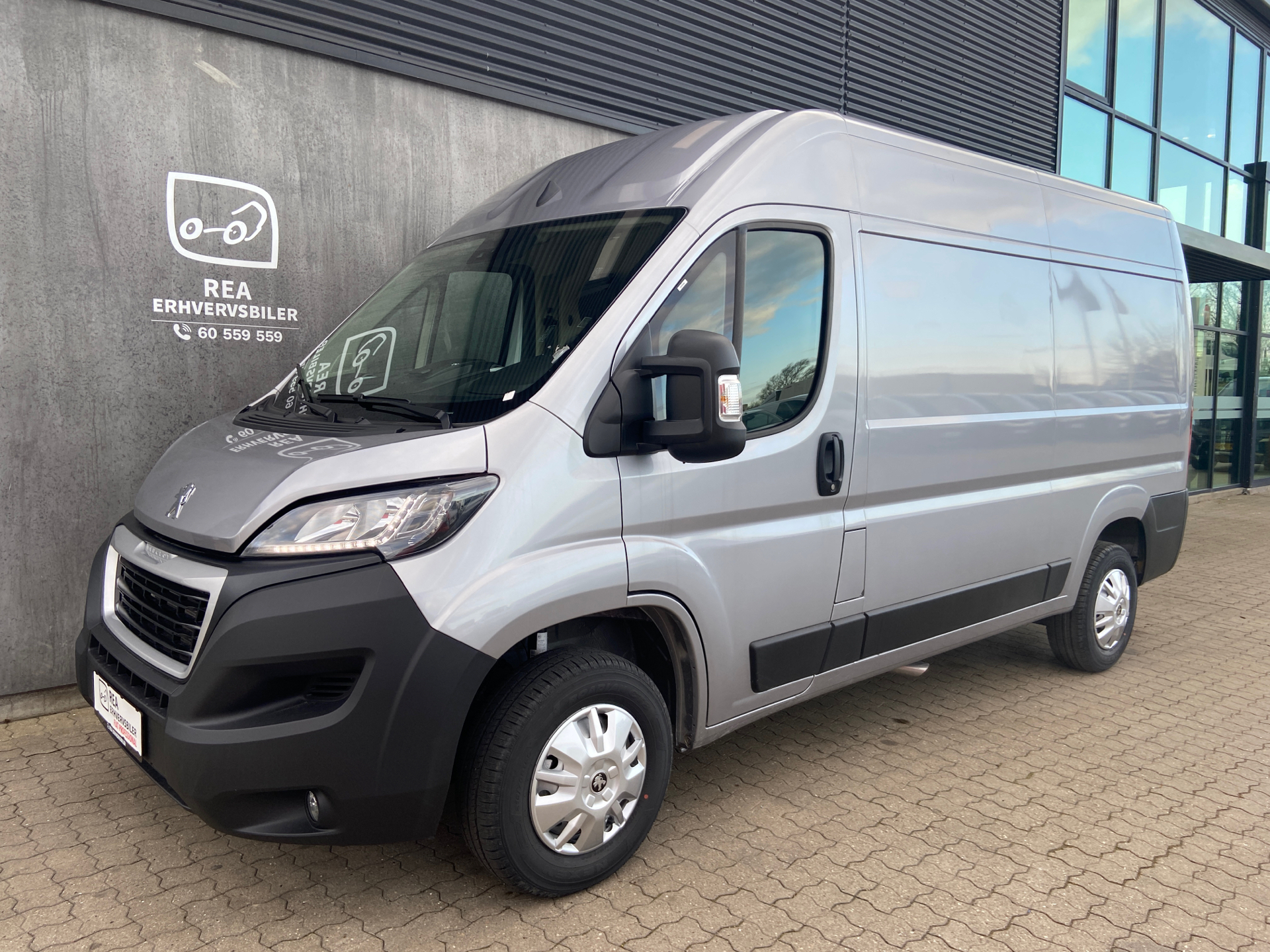 Peugeot Boxer 2,2 333 L2H2 BlueHDi Premium 140HK Van 6g