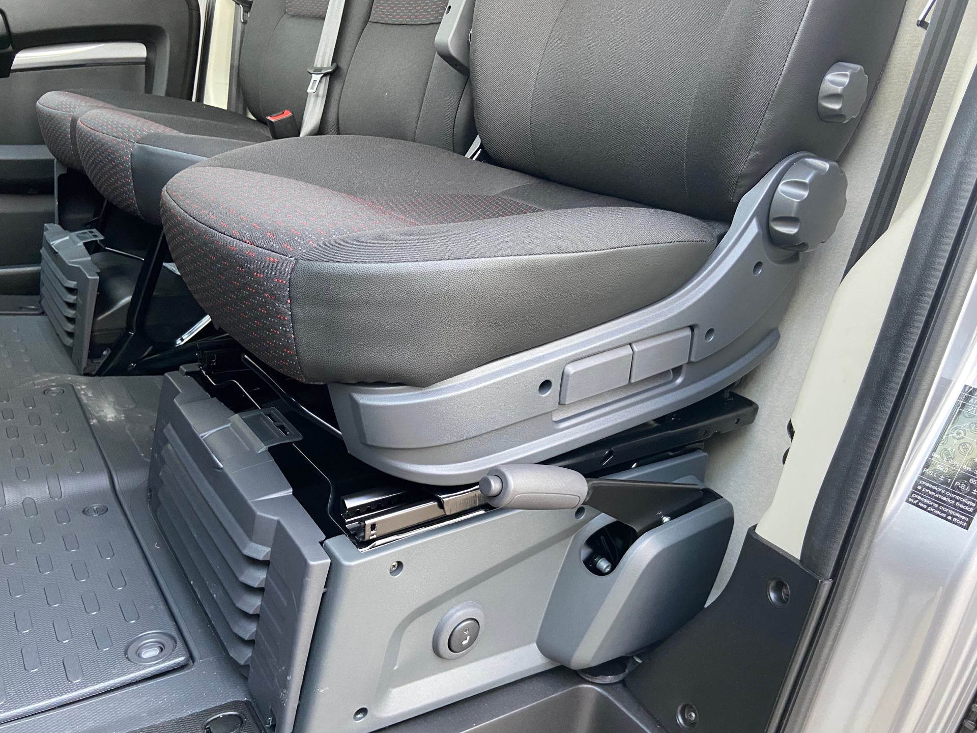 Sølv Peugeot Boxer fra 2023