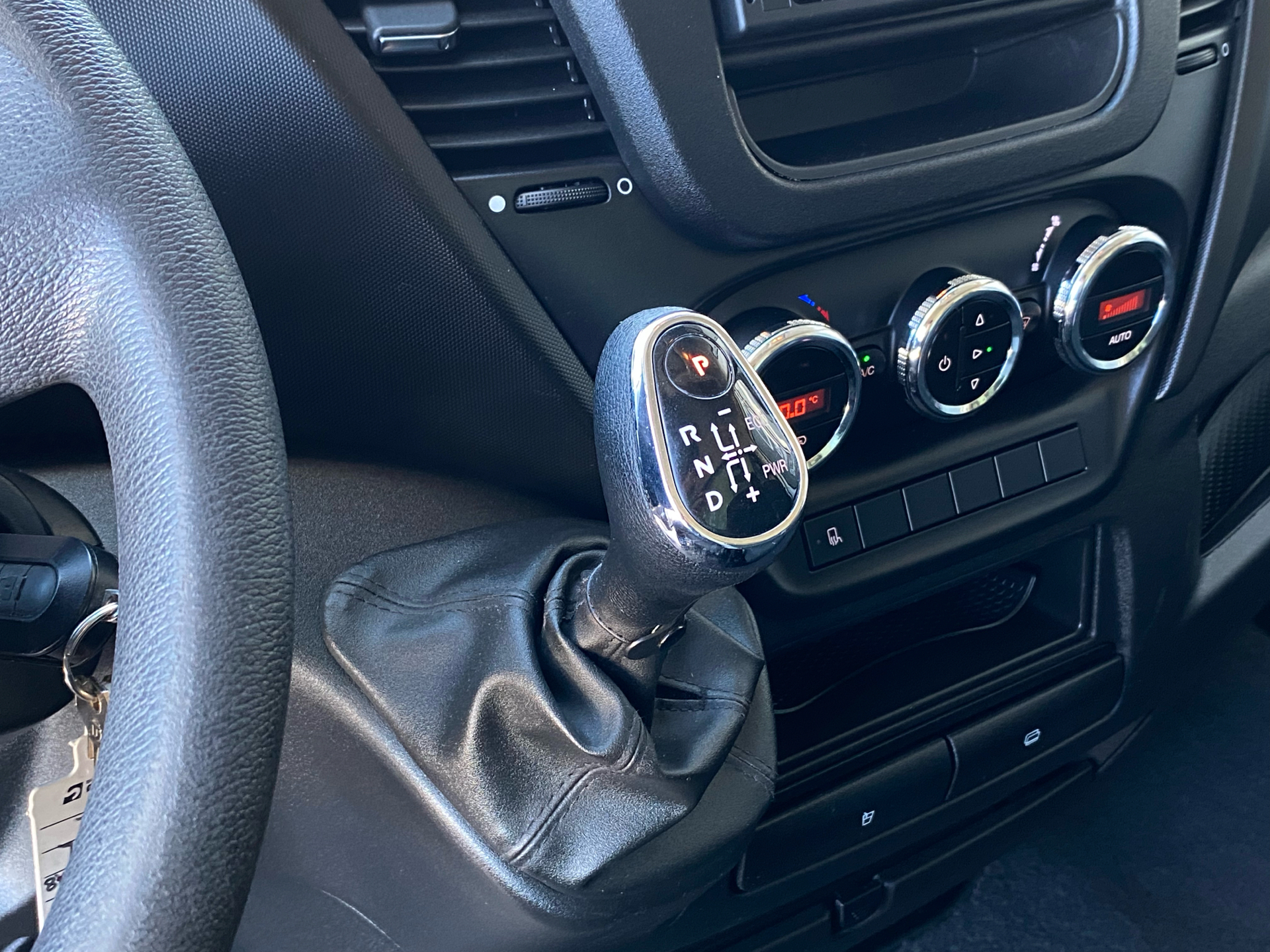 Hvid Iveco Daily fra 2016