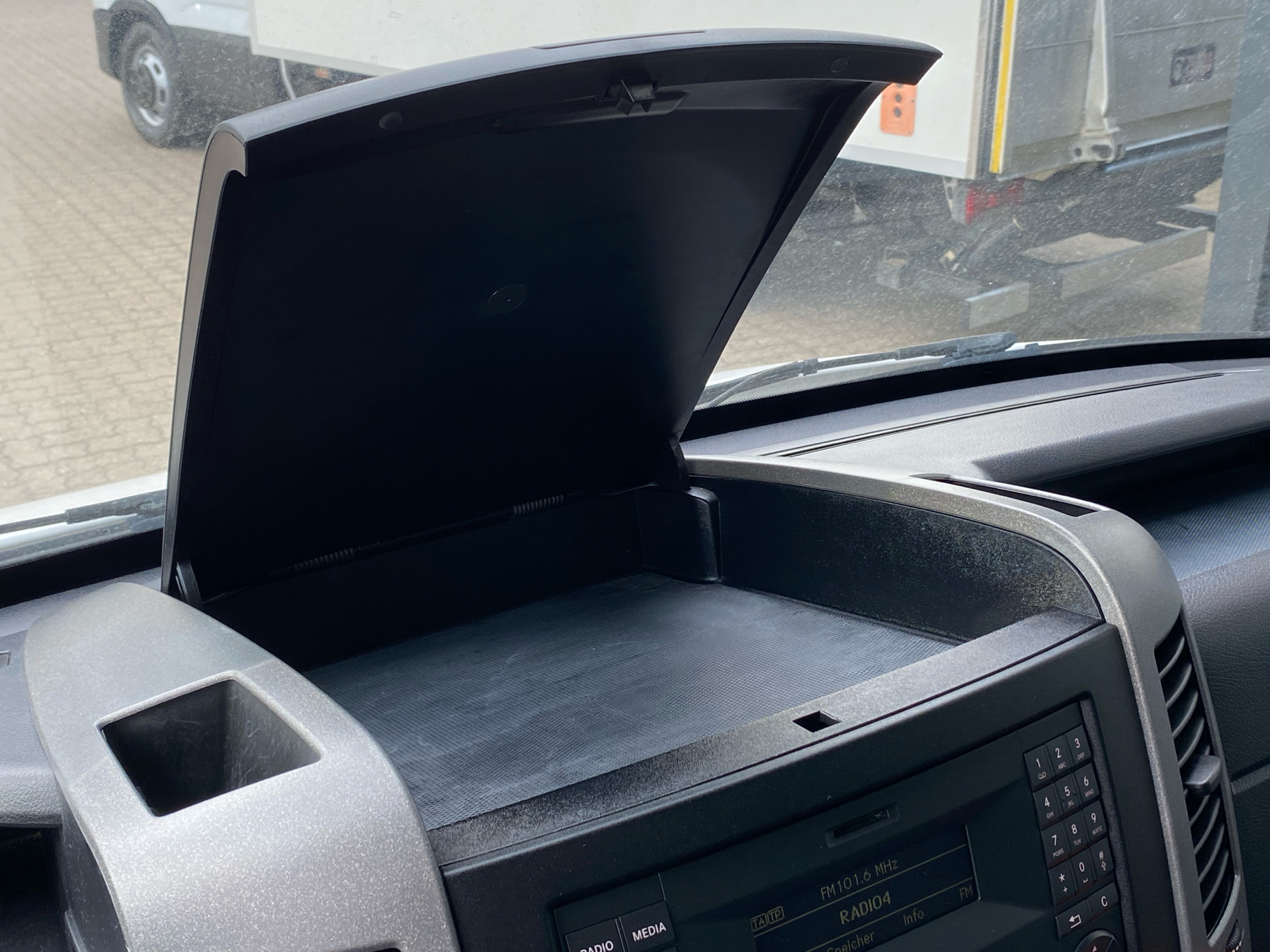 Hvid VW Crafter fra 2016