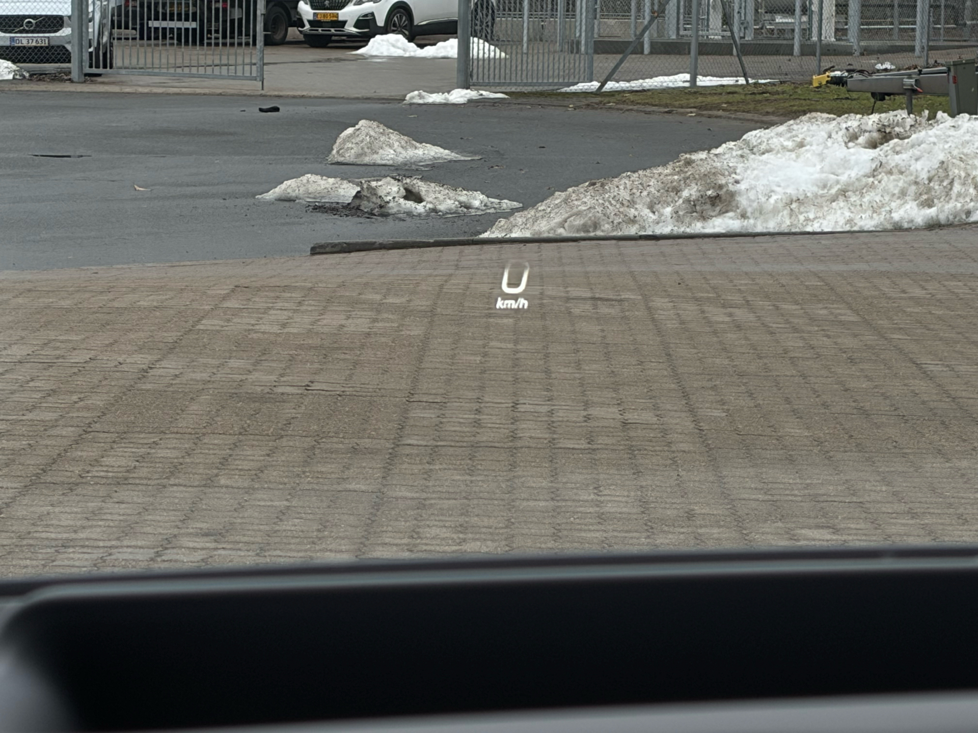 Blå Mercedes EQE 350 fra 2023